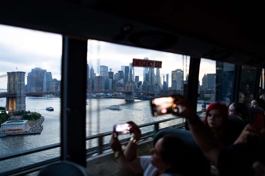 NYC at Night: 3-Hour Luxury Bus Tour of Top Highlights - Key reasons this tour is a smart night plan