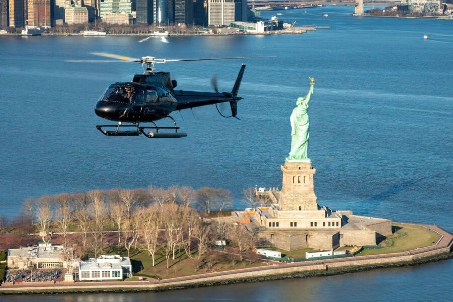 NYC: Big Apple Helicopter Tour - Hudson River and NYC’s waterfront, including Liberty’s full angle