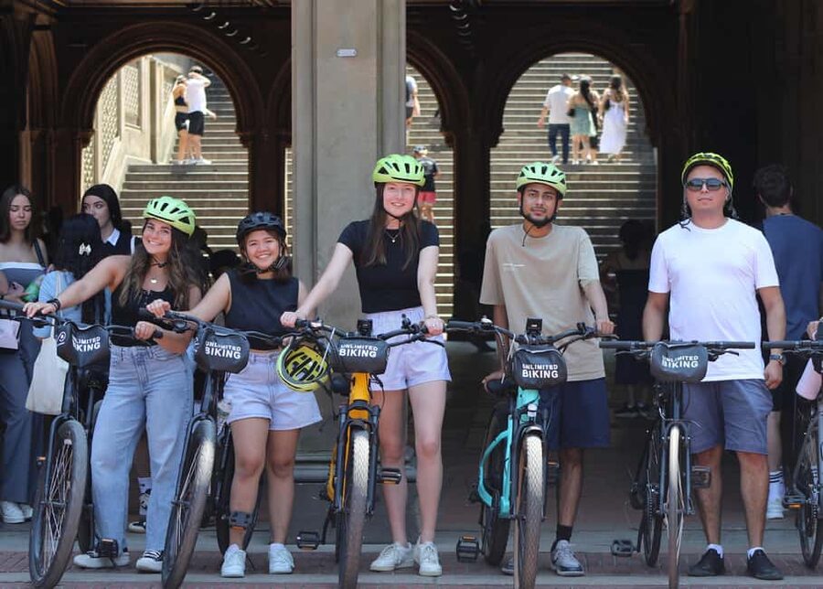 NYC: Central Park Bike Rentals - Finding the shop at 56 W 56th St, quick pickup that keeps you moving