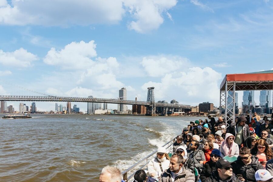 NYC: Circle Line 1.5-Hr Landmarks Skip-The-Box-Office Cruise - Food, drinks, and the onboard reality check