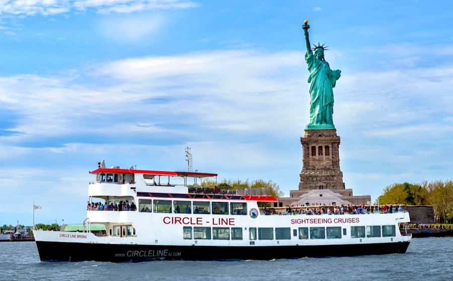 NYC: Circle Line 1-Hr Statue of Liberty Skip-The-Line Cruise - The Statue of Liberty photo moment you can actually use