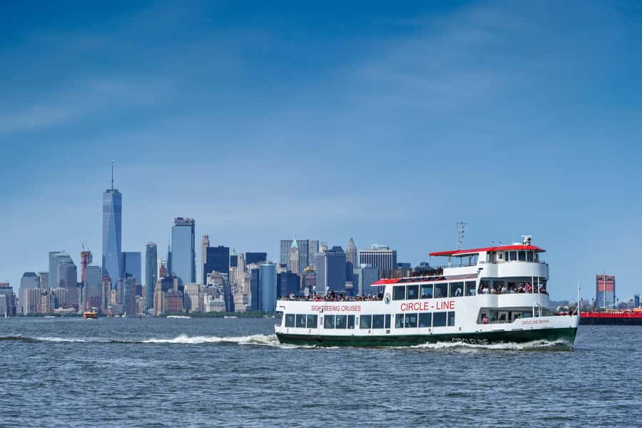 NYC: Circle Line 1-Hr Statue of Liberty Skip-The-Line Cruise - Ellis Island history told from the water