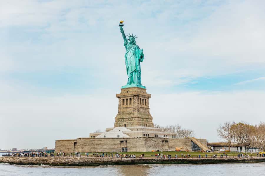 NYC: Circle Line 2.5 Hour Best of NYC Boat Cruise - Outdoor Deck vs Indoor Cabins: Comfort That Actually Helps