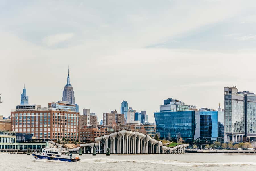NYC: Circle Line 2.5 Hour Best of NYC Boat Cruise - Live English Narration and the 9-Language Audio Guide