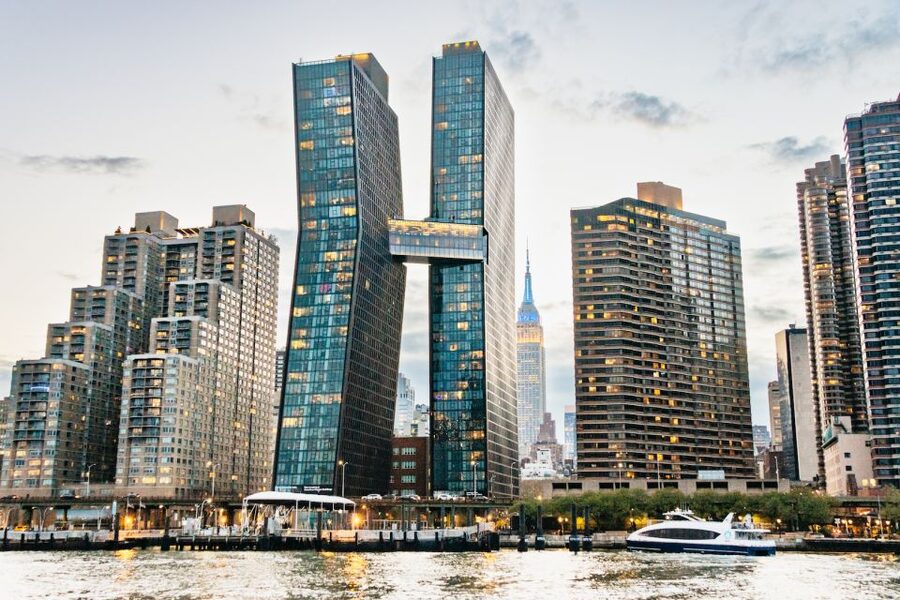 NYC: Circle Line 2h Harbor Lights Cruise Skip-The-Box-Office - DUMBO and the skyline angles that make your brain go, oh wow
