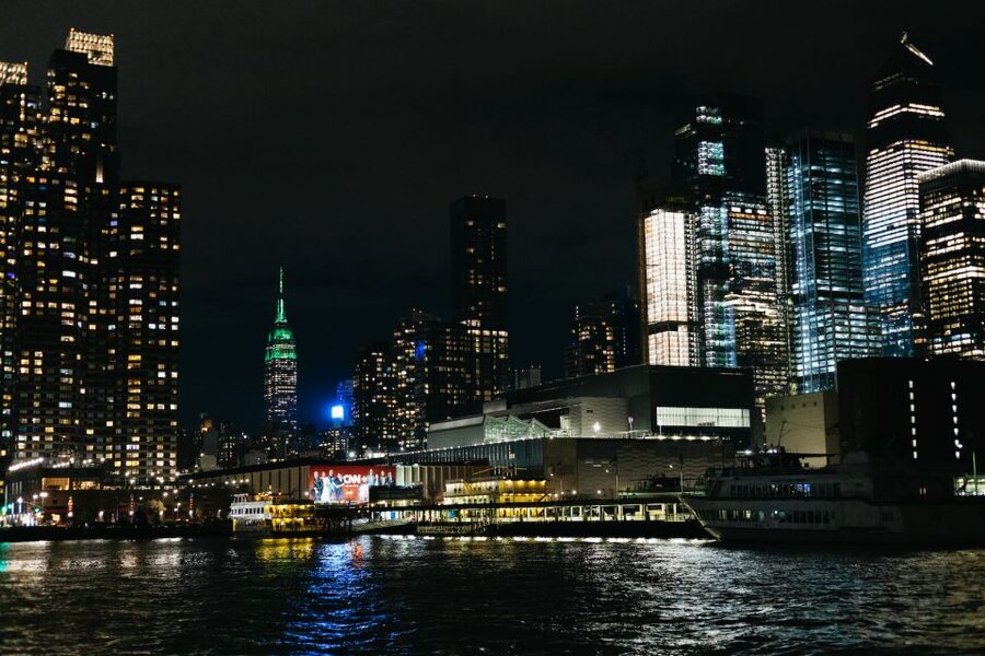 NYC: Circle Line 2h Harbor Lights Cruise Skip-The-Box-Office - High Line to One World Trade Center: starting the loop with big context