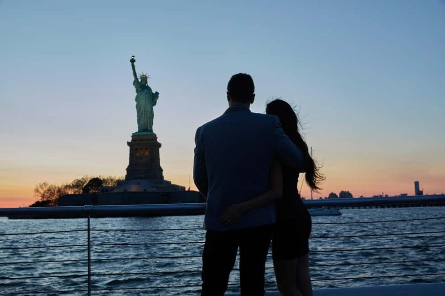 NYC: City Cruises Luxury Brunch, Lunch or Dinner Cruise - Seating, comfort, and how to get the best view
