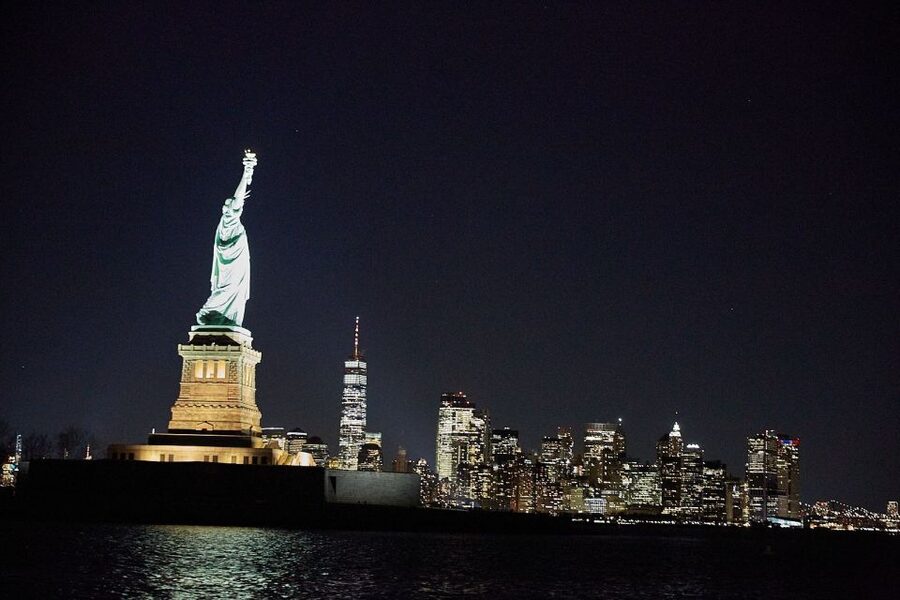 NYC: City Lights Yacht Cruise with Drink Included - Lower Manhattan After Dark: Battery Park, Seaport, and the Financial District