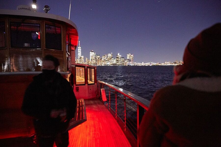 NYC: City Lights Yacht Cruise with Drink Included - The Free Drink and How the Bar Time Fits the Cruise