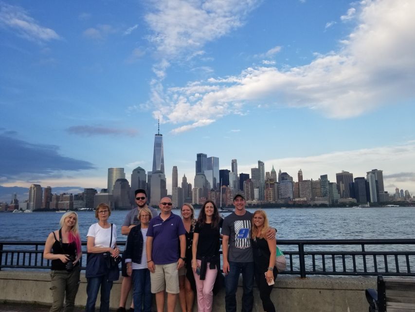 NYC: City Skyline Sightseeing MiniBus Tour at Night - Guides Make or Break the Night Vibe