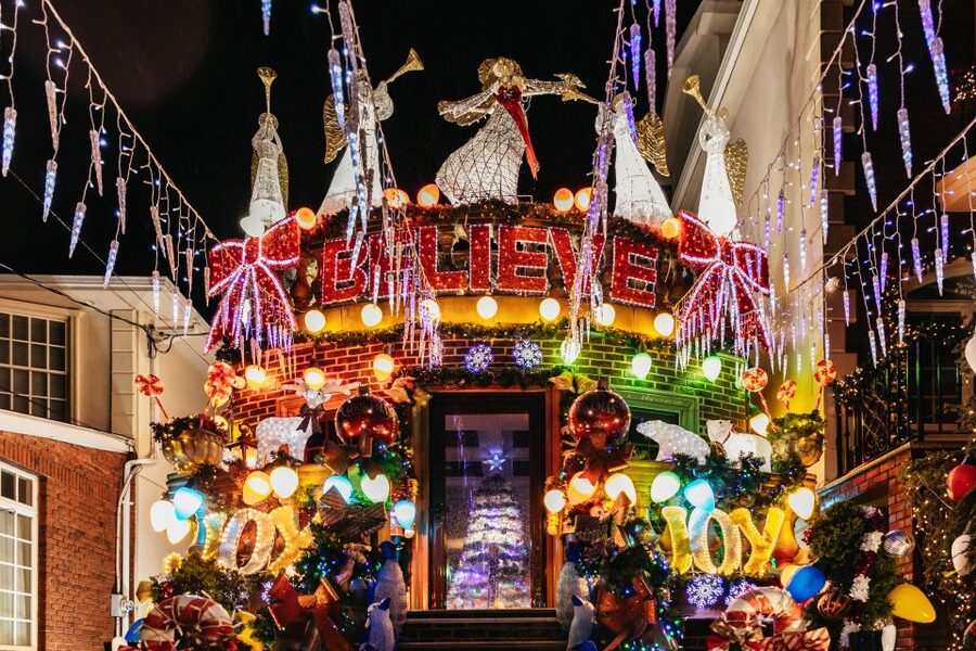 NYC: Dyker Heights Christmas Lights & Skyline View Bus Tour - Key things to know before you go