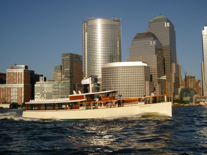 NYC: Evening Jazz Cruise on the Yacht Manhattan - Comfort on Board: Solarium, Open Decks, and Assigned Tables