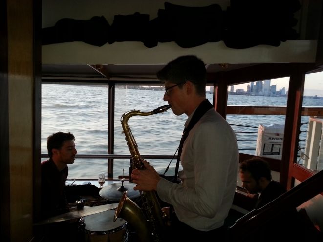 NYC: Evening Jazz Cruise on the Yacht Manhattan - Drink and Food: What’s Included, What Costs Extra