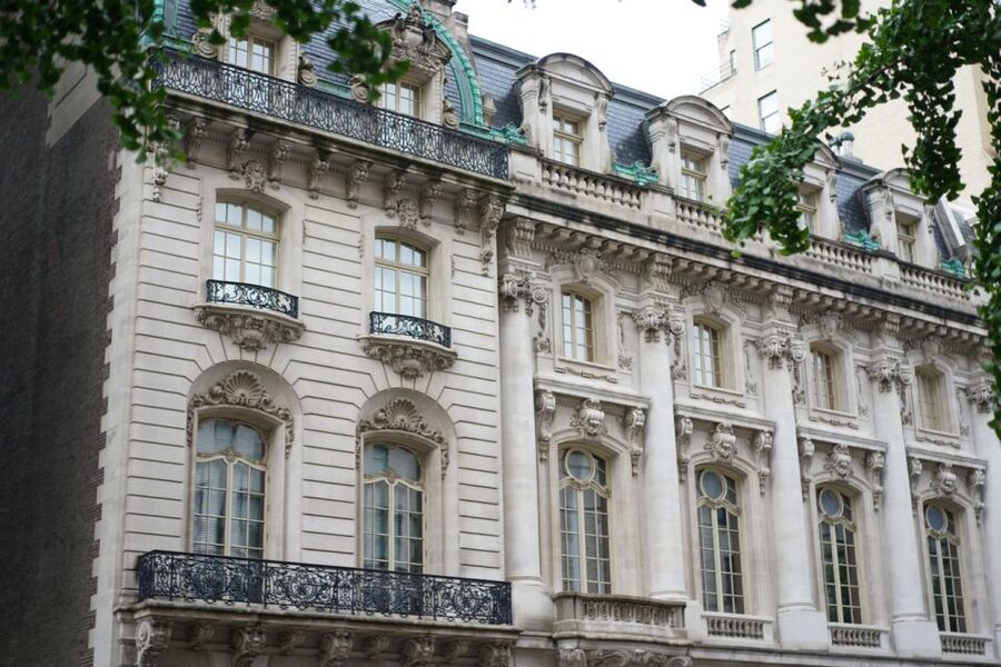NYC: Fifth Ave Gilded Age Mansions Guided Walking Tour - Why Fifth Avenue’s mansion stories feel so physical