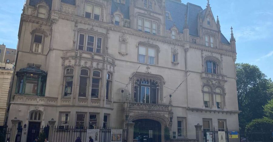 NYC: Gilded Age Mansions Guided Tour - Entering 972 Fifth Avenue and the Museum Main Halls