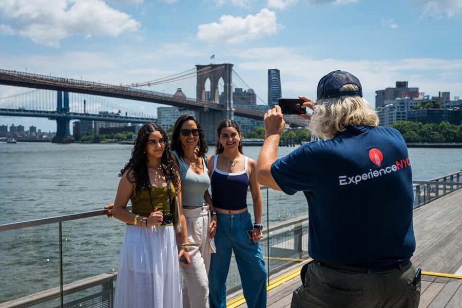 NYC: Half-Day Luxury Bus Tour of Top Highlights - Brooklyn Bridge Photo Stop: Getting Your Shot in 10 Minutes