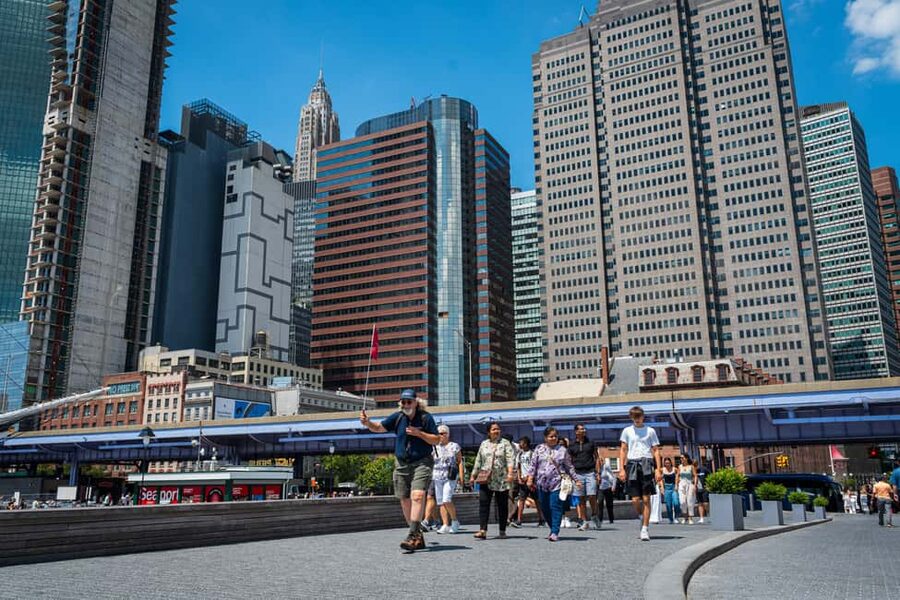 NYC: Half-Day Luxury Bus Tour of Top Highlights - The Luxury Bus Ride: Comfort, Warmth, and Driver Skill