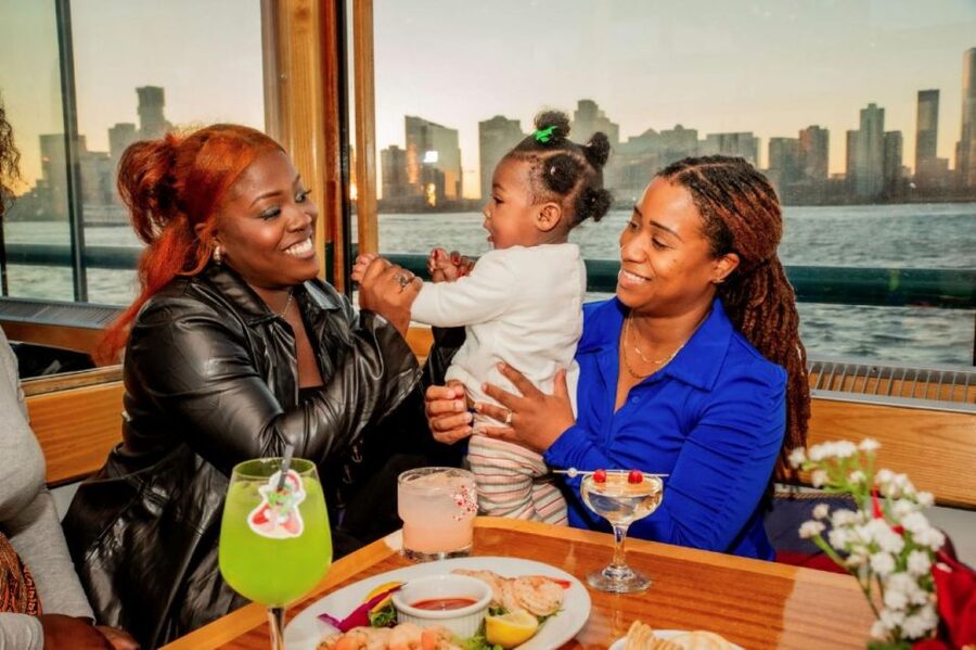 NYC: Holiday Yacht Cruise with Jazz, Cocoa & Carols - FAQ