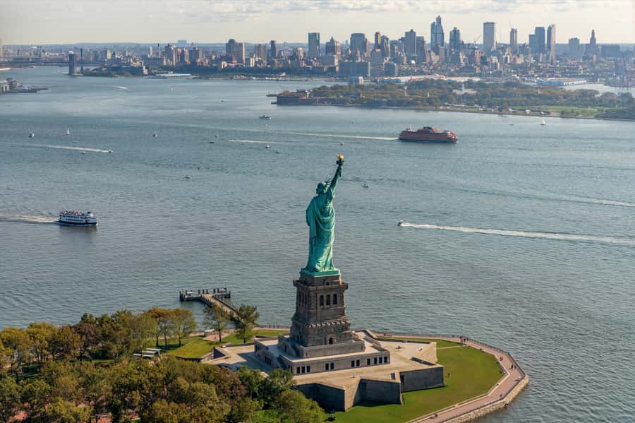 NYC: Manhattan Sightseeing Helicopter Tour - Should you book the NYC Manhattan Sightseeing Helicopter Tour?