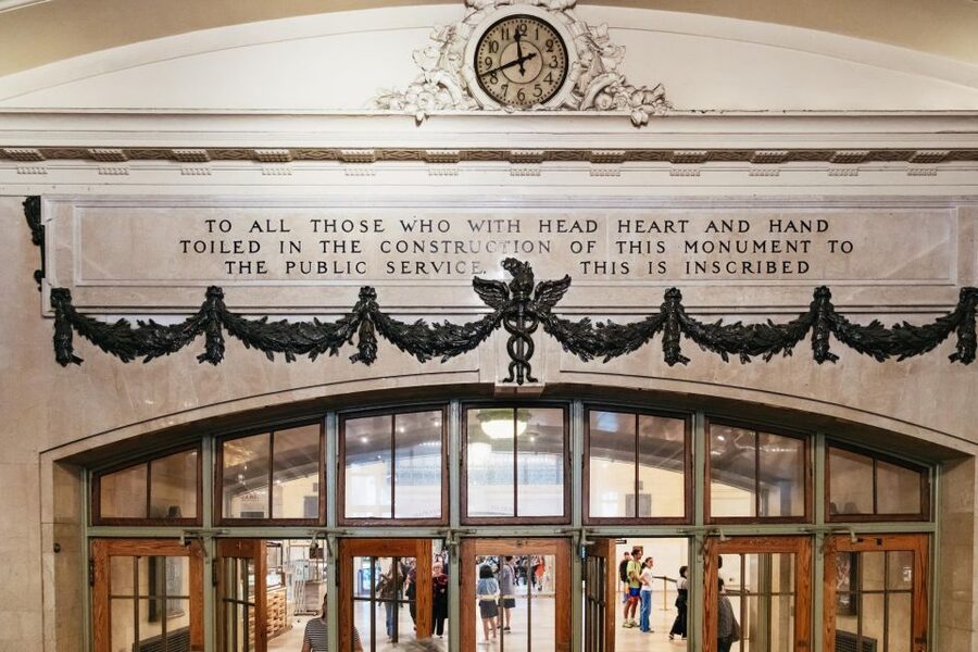NYC: Official Grand Central Terminal Guided Tour - Vanderbilt Hall and the world’s largest Tiffany clock