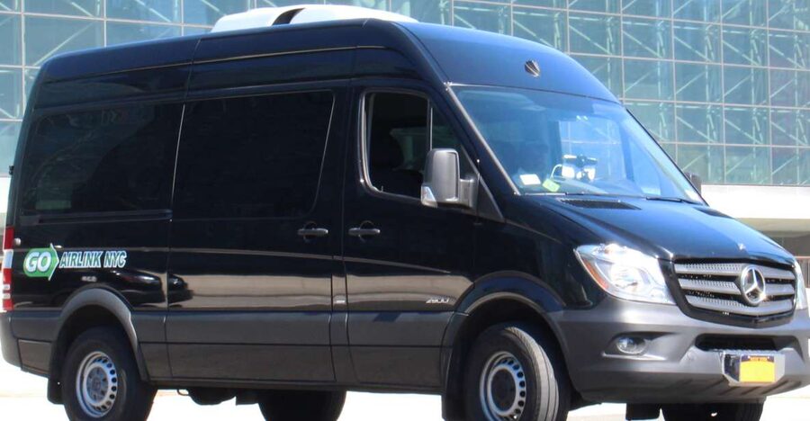 NYC: One-Way Transfer to/from JFK Airport and Manhattan - Manhattan pickup and drop-off: Battery Park to 72nd Street