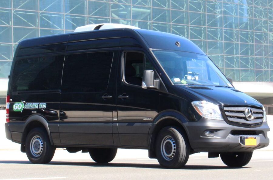 NYC: One-Way Transfer to/from JFK Airport and Manhattan - JFK meeting point: Welcome Center near baggage claim