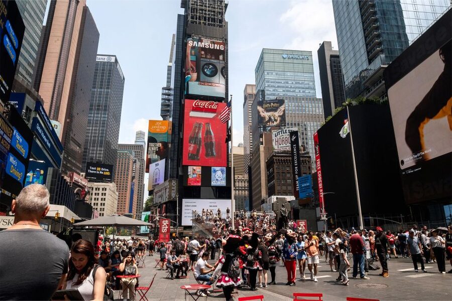 NYC: See Yourself on a Times Square Billboard for 24 Hours - When to book, and how to time your surprise