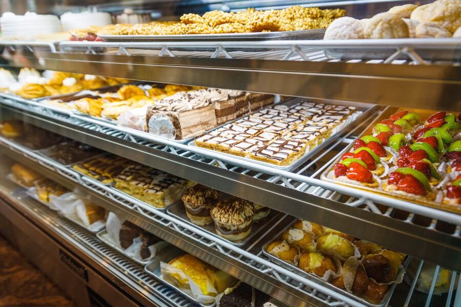 NYC: The Original Cupcake Tour of Greenwich Village - Stop 1: Magnolia Bakery and the Daily Cupcake Factory Feeling