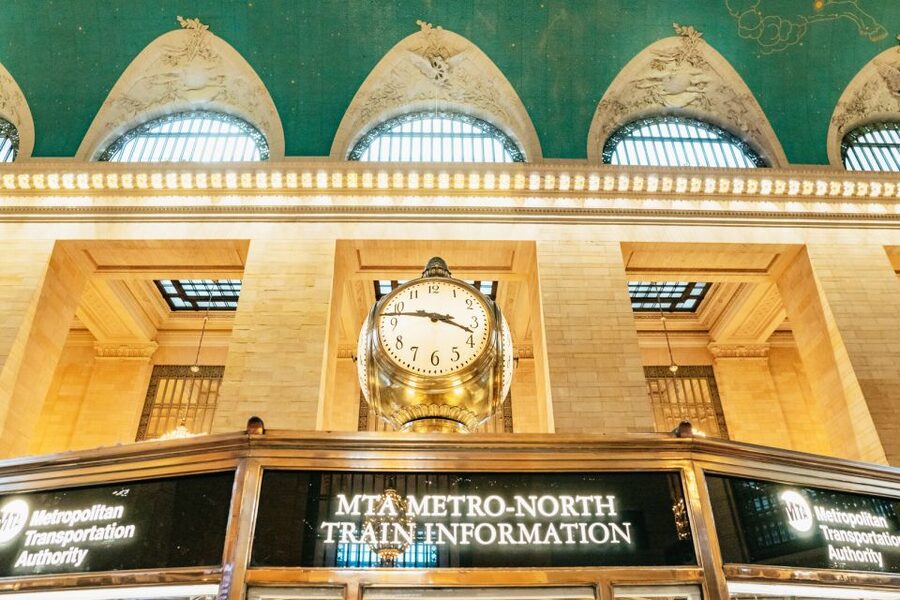 NYC: The Secrets of Grand Central Terminal - Leftovers of a lost movie theater, plus a speakeasy story with real personality