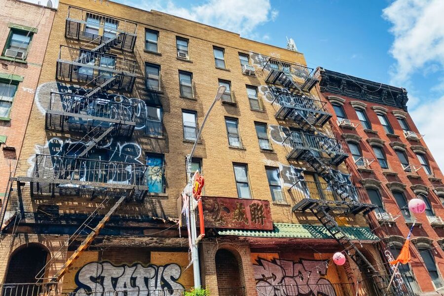 NYC: Walking Tour with Local Guide and 30+ Top NYC Sights - Quick reasons this tour works in 5 hours