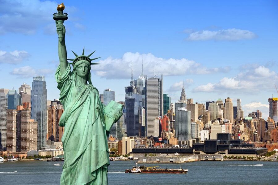 NYC: Walking Tour with Local Guide and 30+ Top NYC Sights - Empire State Building photo stop, plus skyline moments that feel worth it