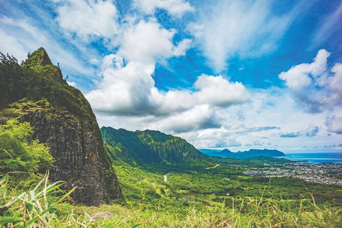 Oahu Deluxe Grand Circle Island Tour - Diamond Head and the Kahala Estates: Volcanic Views Without the Hiking