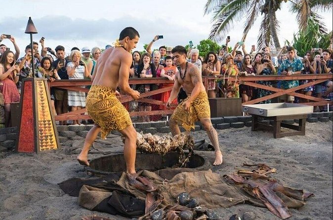 Oahu: Germaine's Luau - Drinks and value: the alcohol ticket rule