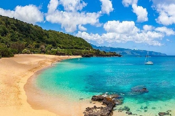 Oahu Grand Circle Island Experience from Waikiki - Kualoa Regional Park, Chinaman’s Hat, and the Photo Moment