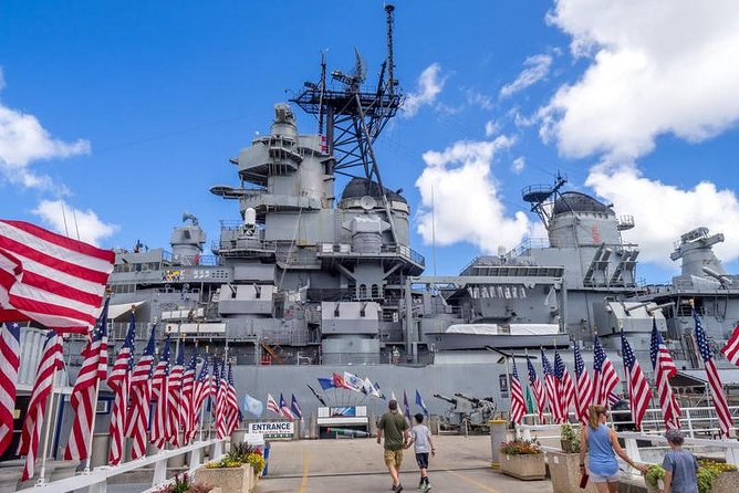 Oahu: Pearl Harbor Complete Experience Passport - Pearl Harbor Aviation Museum Hangar 37 in one focused hour