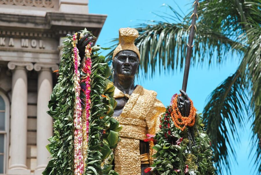 Oahu: Pearl Harbor, USS Arizona, and City Highlights Tour - Honolulu’s historic district highlights: Iolani Palace and the places you recognize