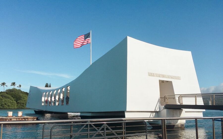 Oahu: Pearl Harbor, USS Arizona, and City Highlights Tour - Driver-guides and the stories that make the day stick
