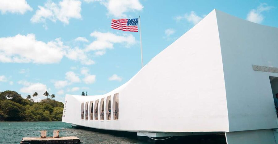 Oahu: Pearl Harbor, USS Arizona, and City Tour - USS Arizona Memorial: a short visit with strong impact