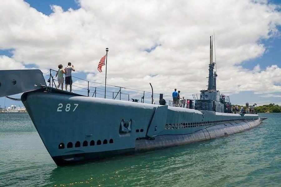 Oahu: Pearl Harbor, USS Arizona, and City Tour - Downtown Honolulu narration: King Kamehameha, Iolani Palace, and Kawaiahaʻo Church