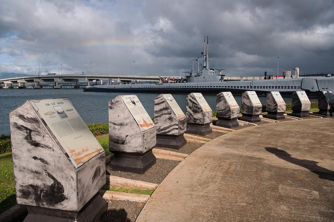 Oahu: Pearl Harbor USS Arizona Memorial Small Group Tour - Downtown Honolulu timing: Iolani Palace and King Kamehameha photos