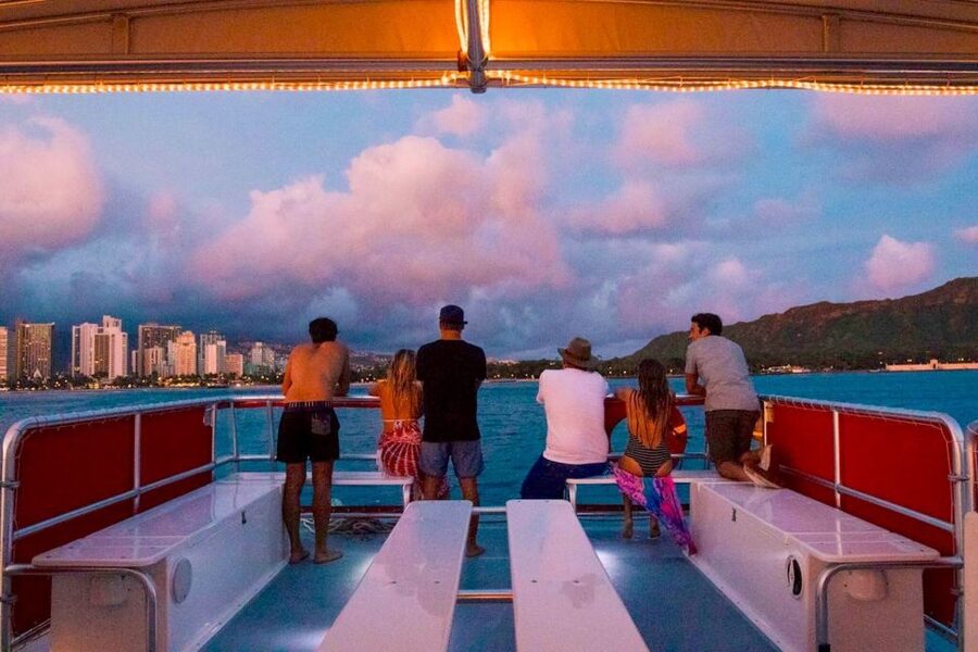 Oahu: Waikiki Glass Bottom Boat Sunset Cruise - Diamond Head Photo Stop: Short Time, Big Payoff