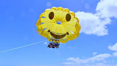 Waikiki Parasailing