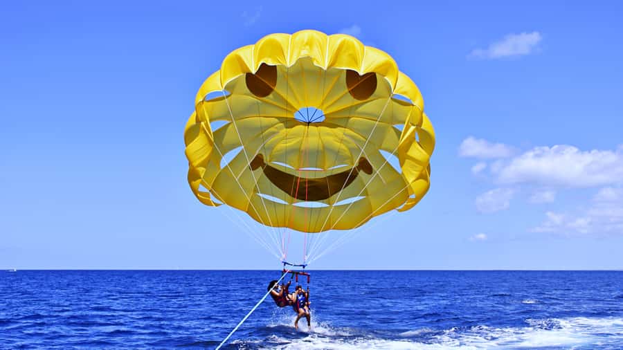 Oahu: Waikiki Parasailing - Diamond Head Views and Waikiki Below You