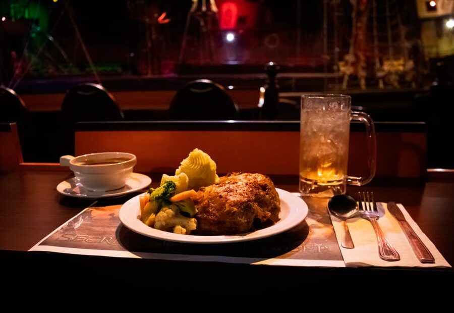 Orlando: Pirates Adventure Dinner Show with Drinks - The Pirates Bash Dance Party and Meet the Cast