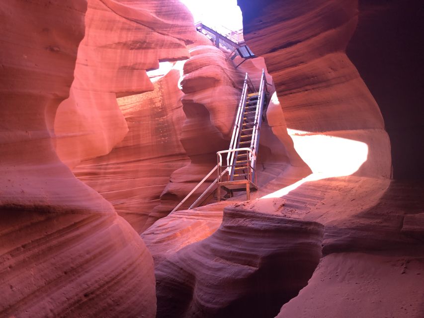 Page: Lower Antelope Canyon Tour with Trained Navajo Guide - Should You Book Lower Antelope Canyon With a Trained Navajo Guide?