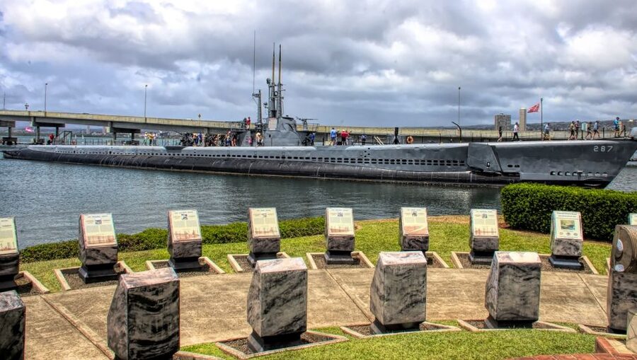Pearl Harbor: USS Arizona Memorial & Battleship Missouri - Passing Honolulu Landmarks on the Way Back