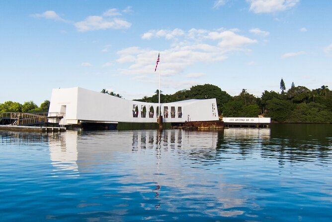 Pearl Harbor & USS Arizona Small-Group Tour [Early Access] - Downtown Honolulu stops: royal-era landmarks you can actually place on a map