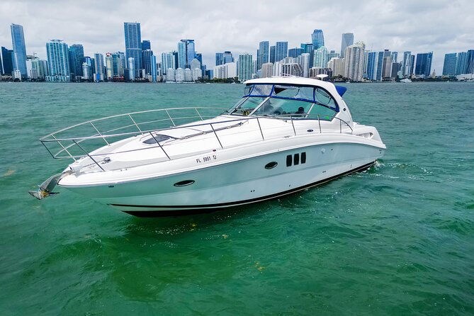 Private tour for 12 people on a 40 ft Yacht, Ft Lauderdale bay - Sundancer 40 style on Fort Lauderdale Bay, not a canned sightseeing loop