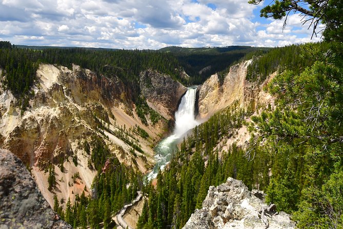 Private Yellowstone Tour: ICONIC Sites, Wildlife, Family Friendly Hikes + lunch - Spotting gear you actually use: scopes, binoculars, and water