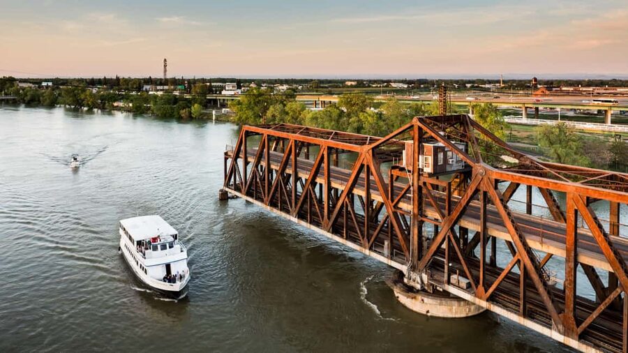 Sacramento: City Cruises River Cruise with History Guide - The Route in Motion: From 1206 Front St to I Street Bridge